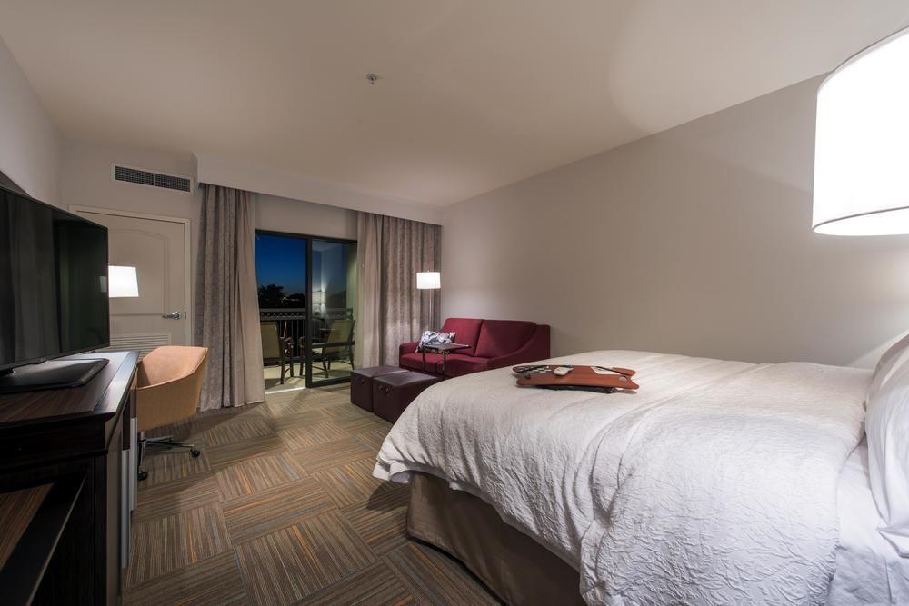 Hampton Inn & Suites Phoenix/Tempe Exterior photo