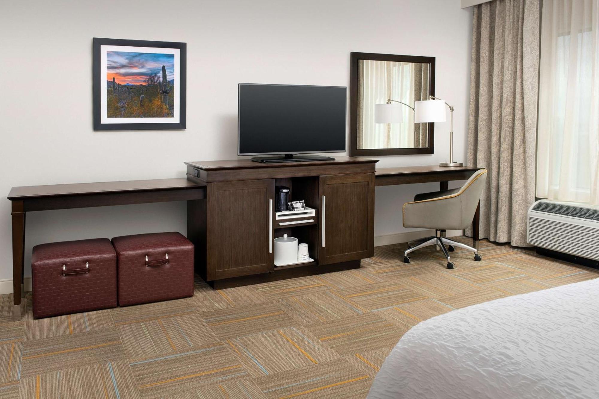Hampton Inn & Suites Phoenix/Tempe Exterior photo