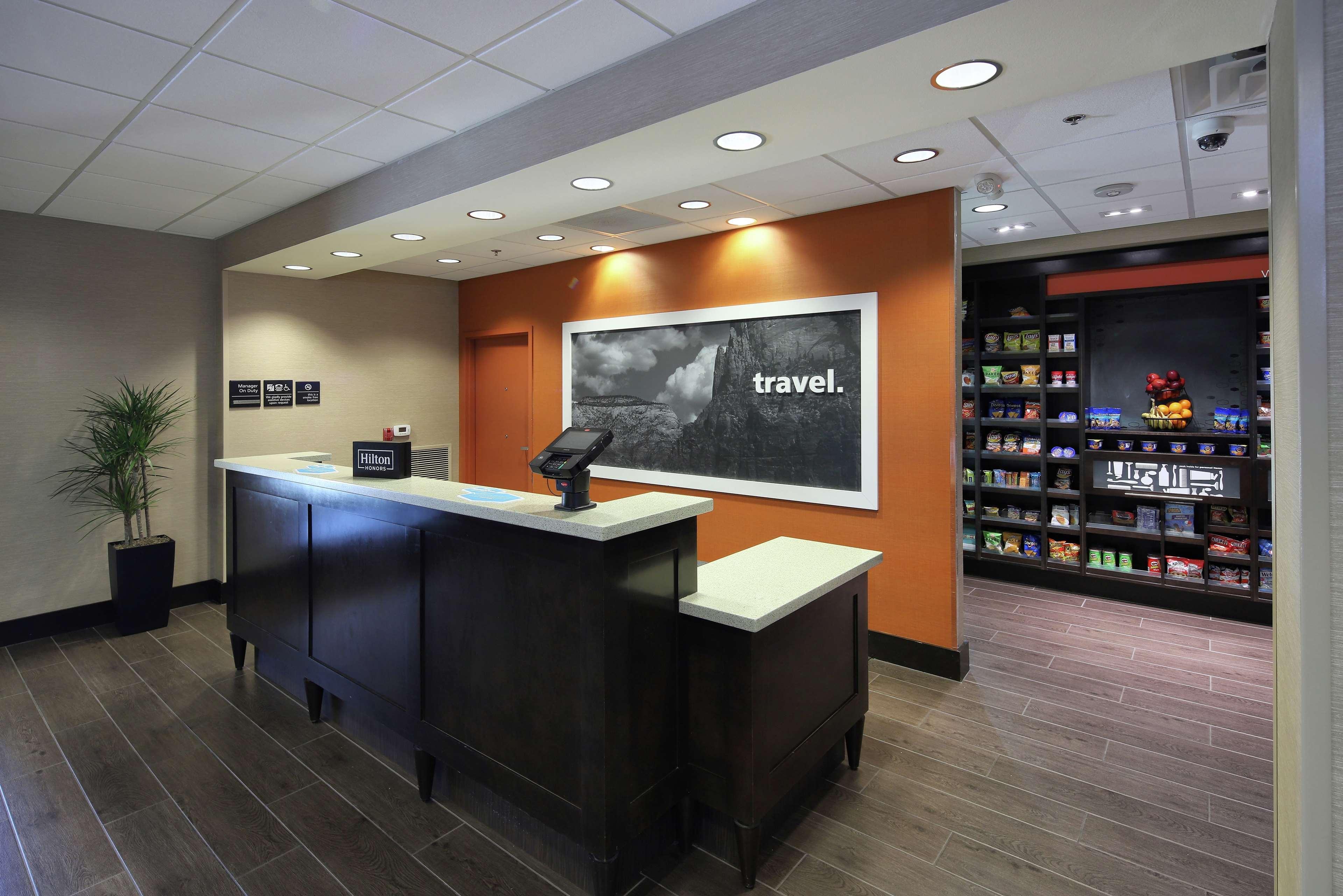 Hampton Inn & Suites Phoenix/Tempe Interior photo